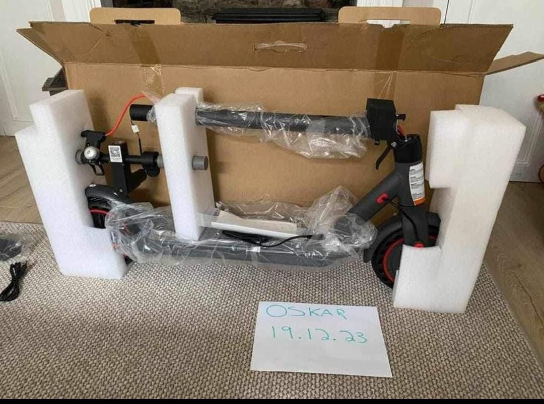 Tuya Smart Electric Scooter 350W / 15.5mph  – Folding E-Scooter